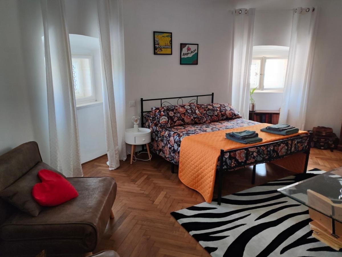 Volta 8 Rooms Triëst Buitenkant foto