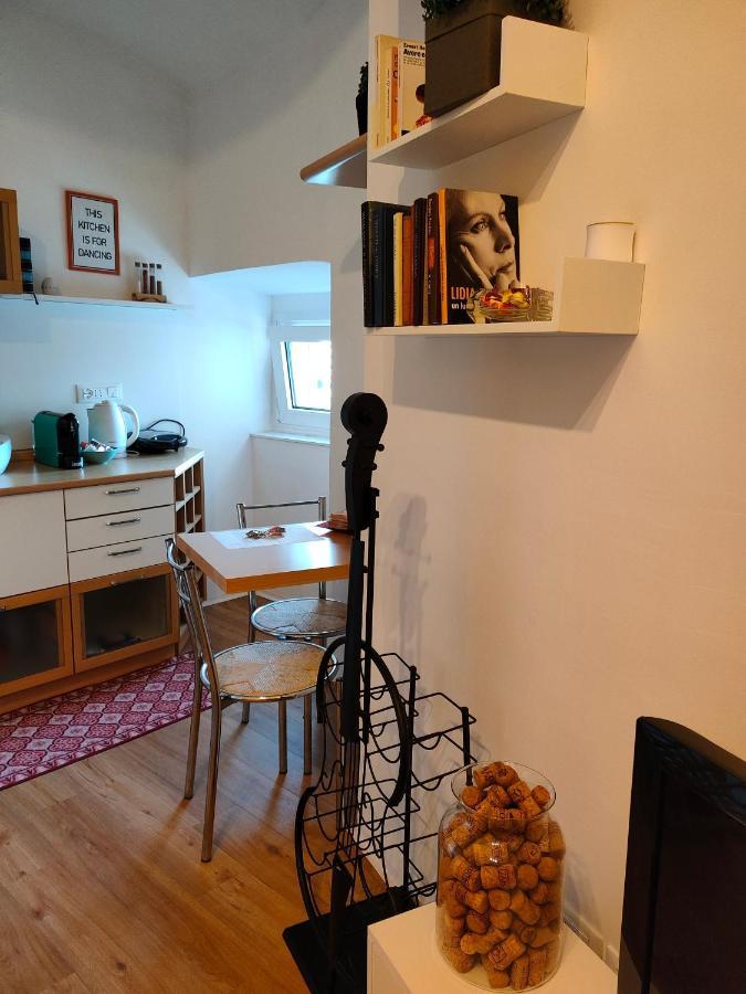 Volta 8 Rooms Triëst Buitenkant foto